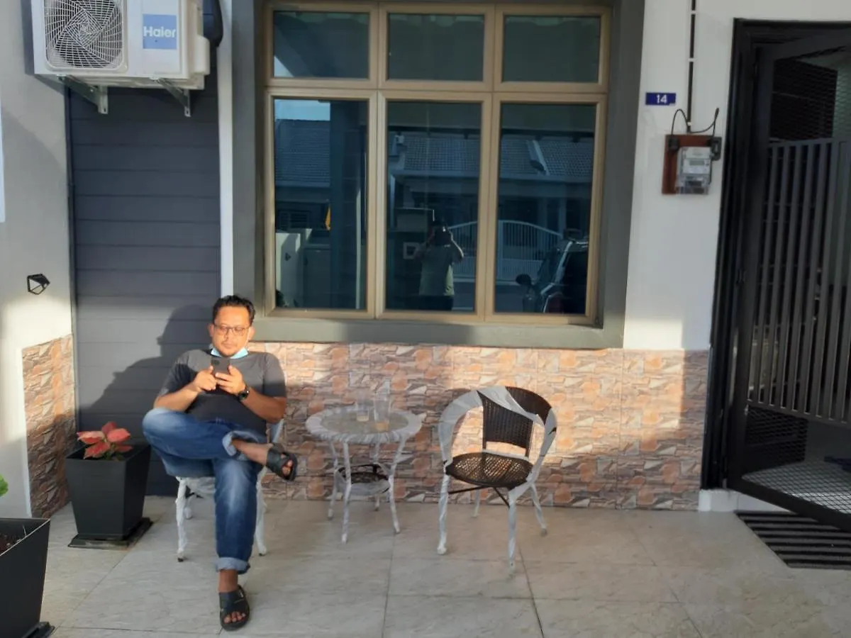 Holiday home Rumah Armand Melaka 4Br Fully Aircond